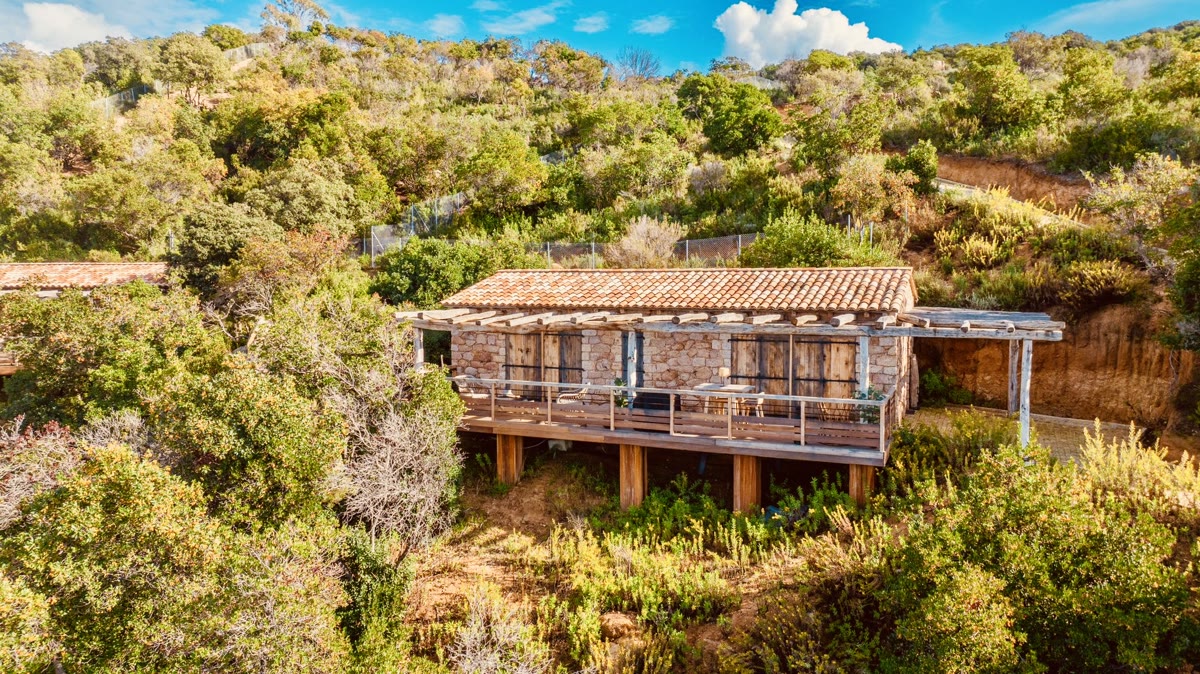 Bergerie en pierre sur terrasse